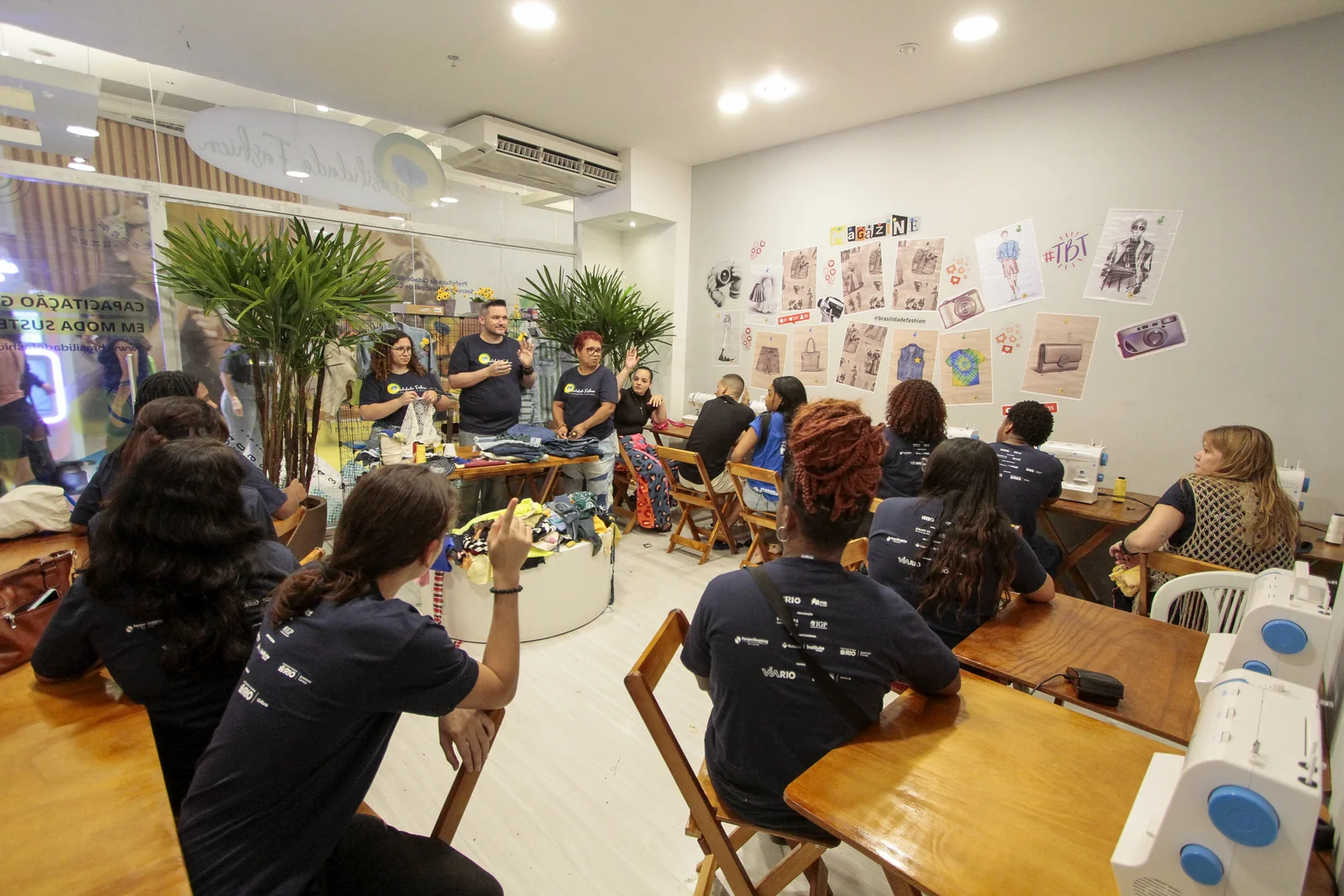 Turma da capacitação gratuita em moda sustentável do Brasilidade Fashion