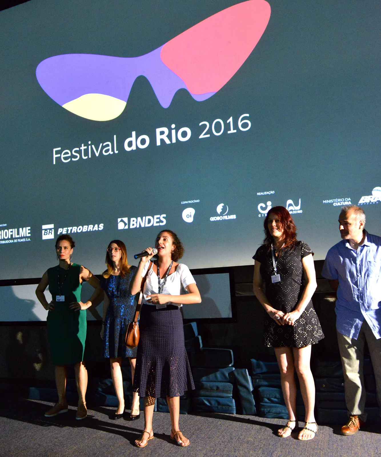 Equipe do filme Dolores apresenta a sessão no Festival do Rio 2016 — foto: Cristina Granato